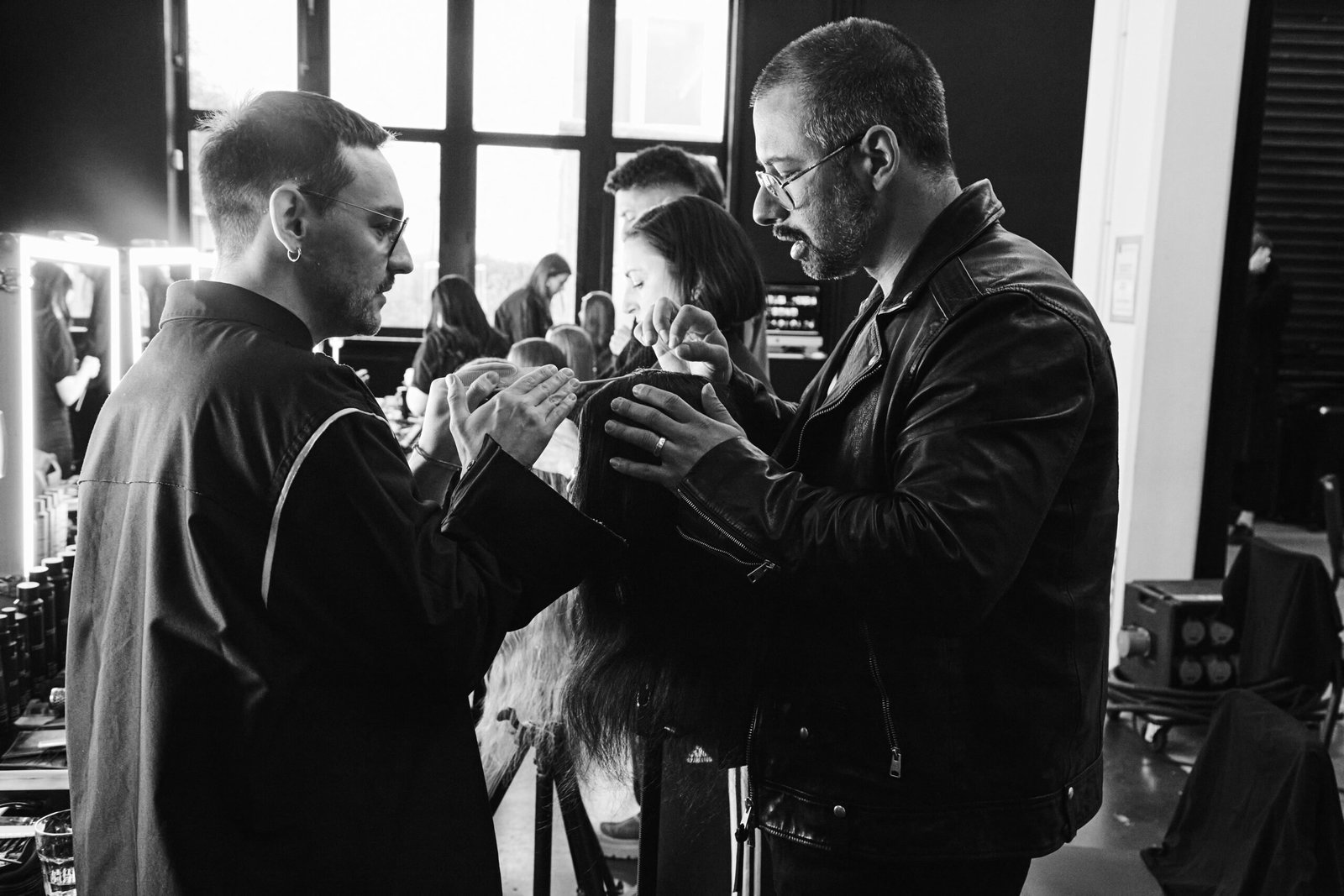 Professional hairstylist demonstrating advanced hair cutting techniques during Hair-Mastery training session.