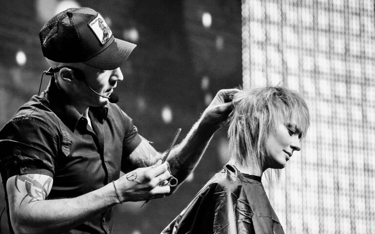 andy-smith-live-hair-cutting-demo-layered-shag-on-stage